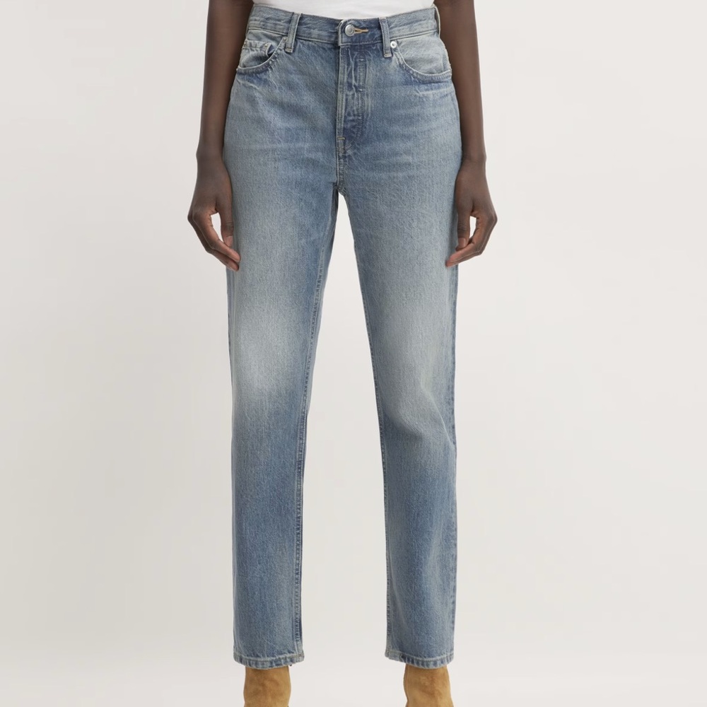 Everlane, 90s Cheeky Jean, Button Fly, Size 27. Excellent preowned condition.